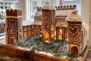 Foto av pepparkaksslott byggt av Julia